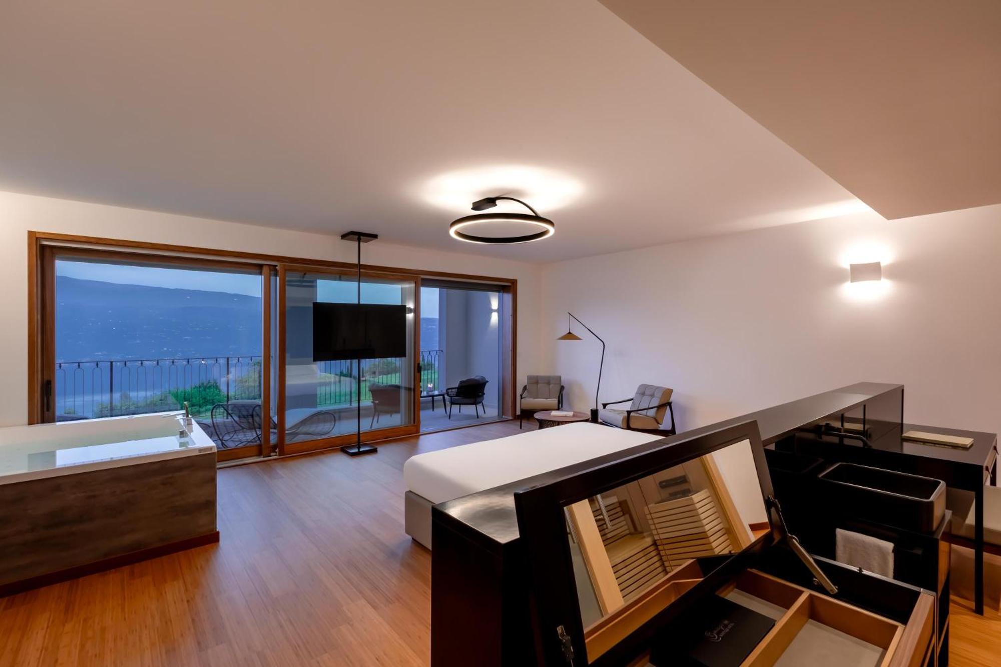 Boutique Hotel Villa Sostaga Gargnano Exterior photo