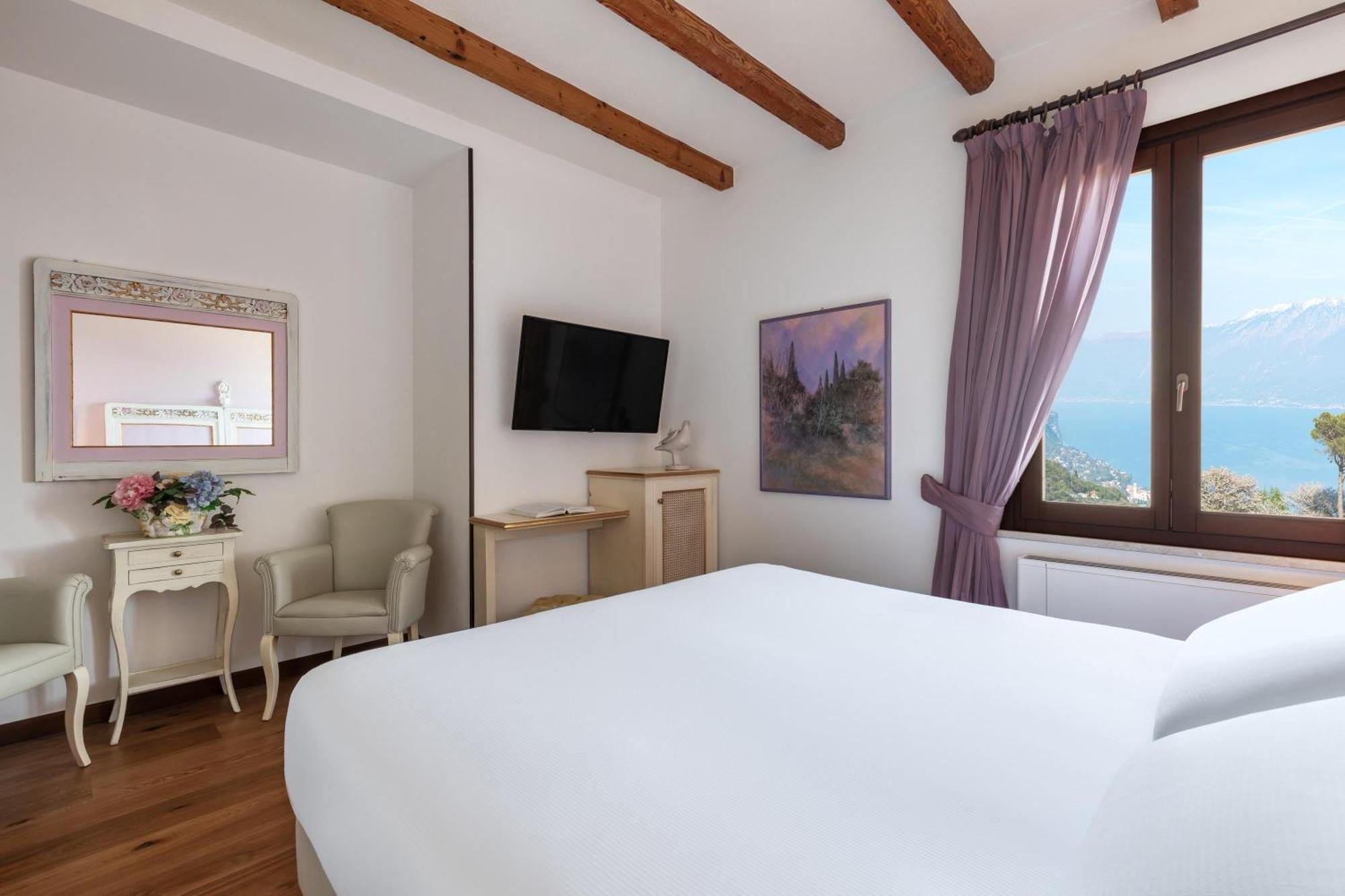 Boutique Hotel Villa Sostaga Gargnano Exterior photo
