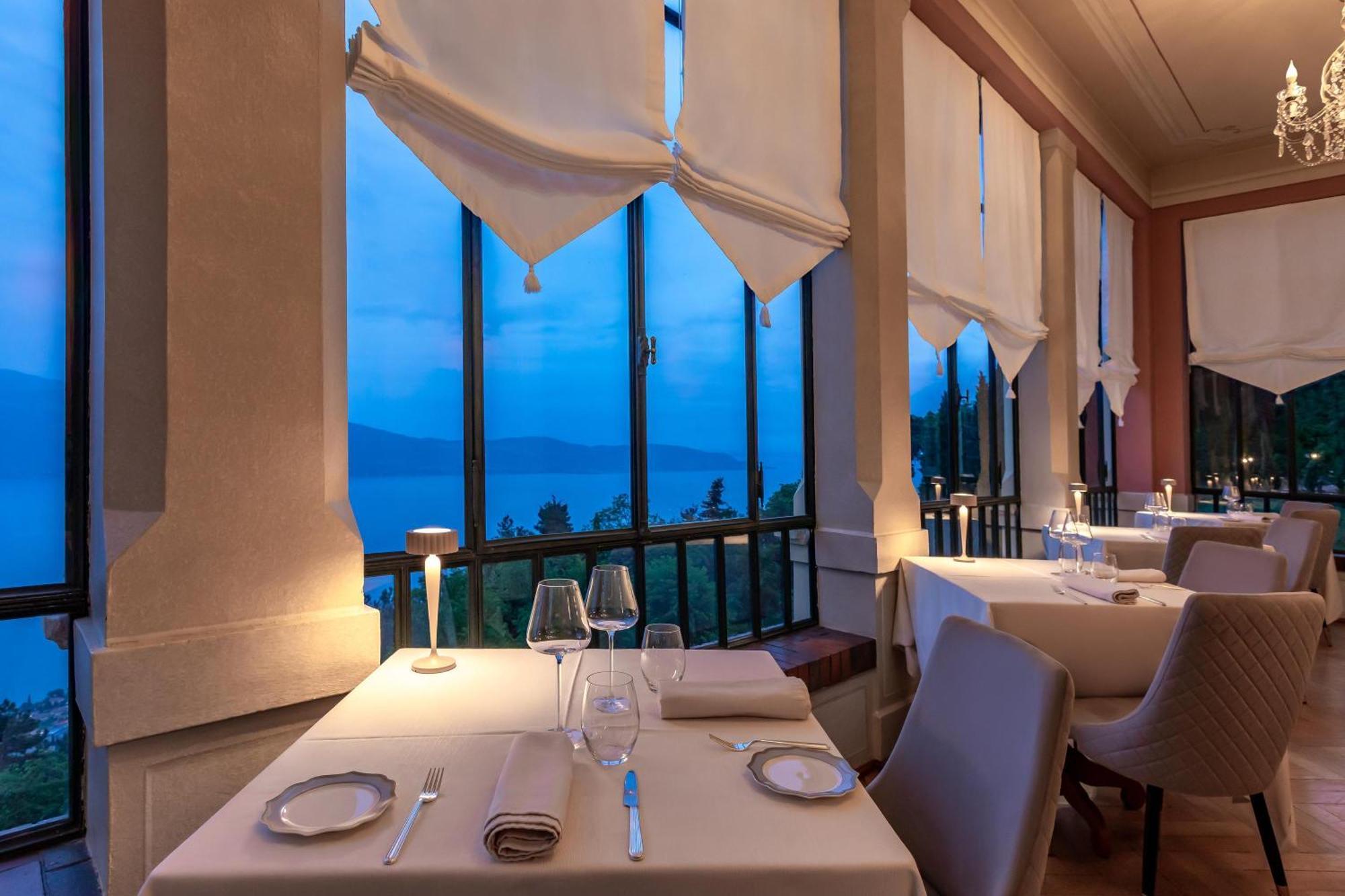 Boutique Hotel Villa Sostaga Gargnano Exterior photo