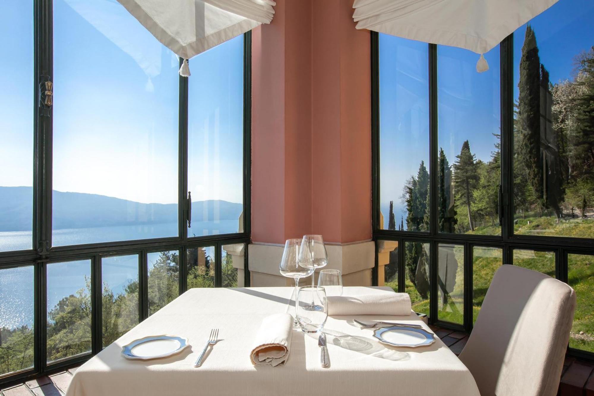 Boutique Hotel Villa Sostaga Gargnano Exterior photo
