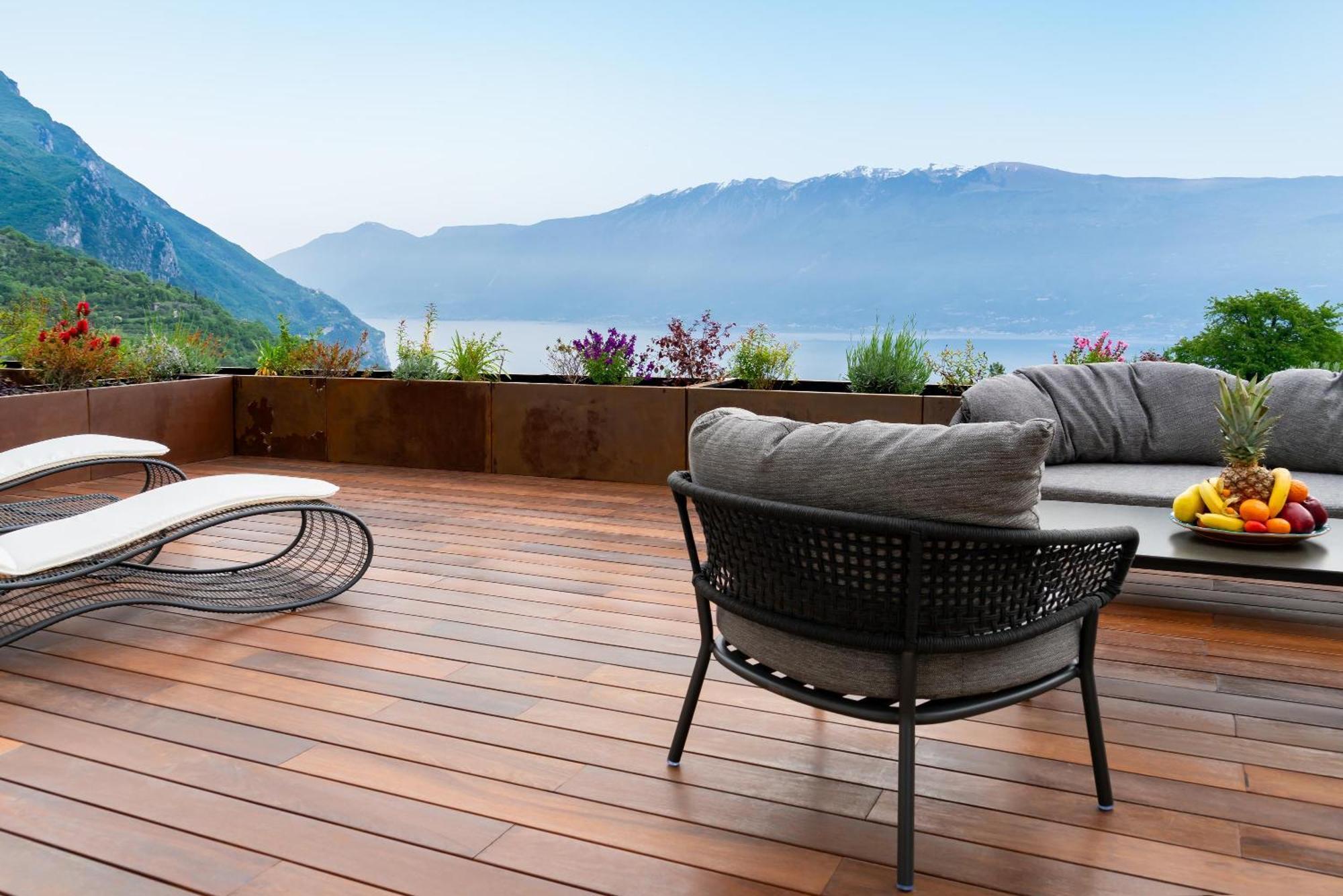 Boutique Hotel Villa Sostaga Gargnano Exterior photo