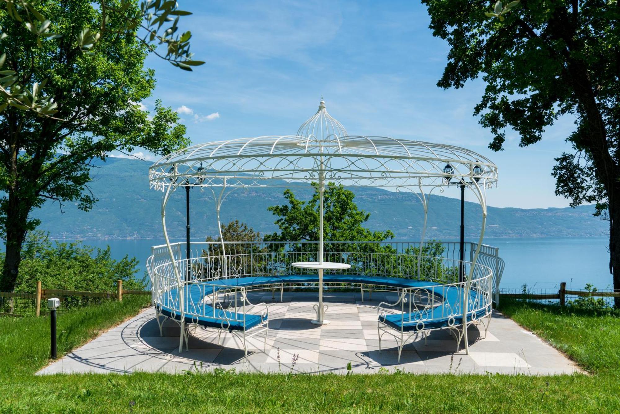 Boutique Hotel Villa Sostaga Gargnano Exterior photo