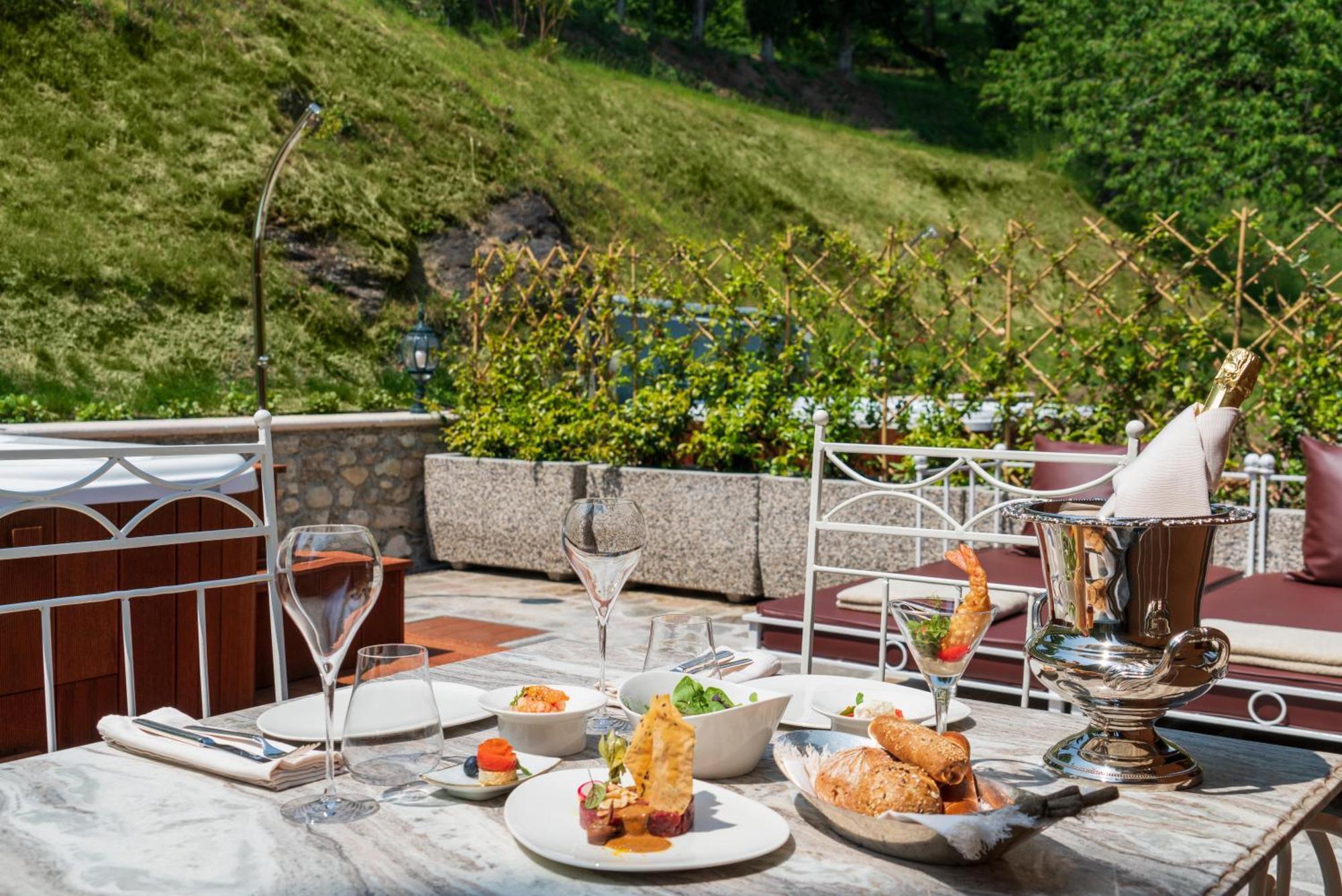 Boutique Hotel Villa Sostaga Gargnano Exterior photo