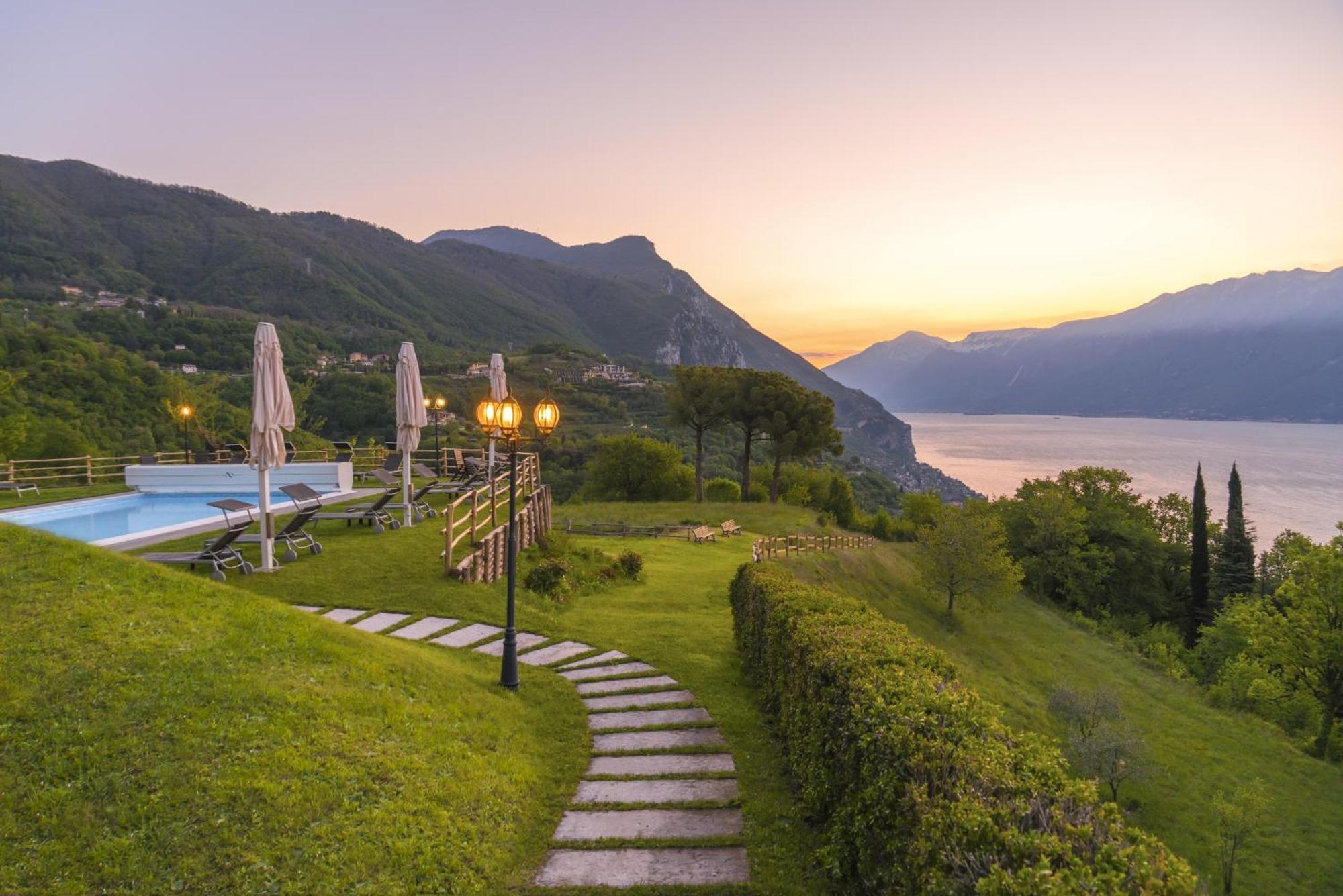 Boutique Hotel Villa Sostaga Gargnano Exterior photo