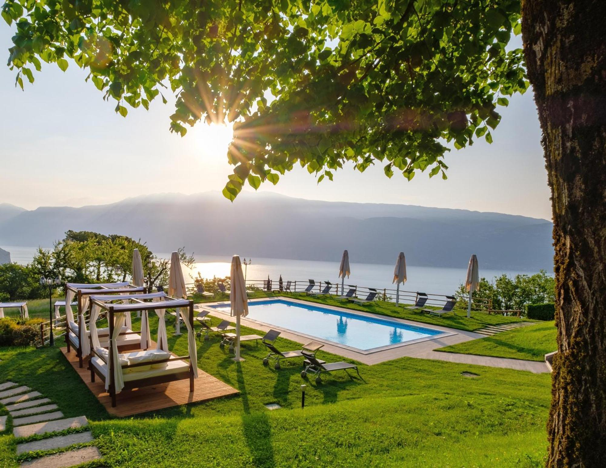 Boutique Hotel Villa Sostaga Gargnano Exterior photo