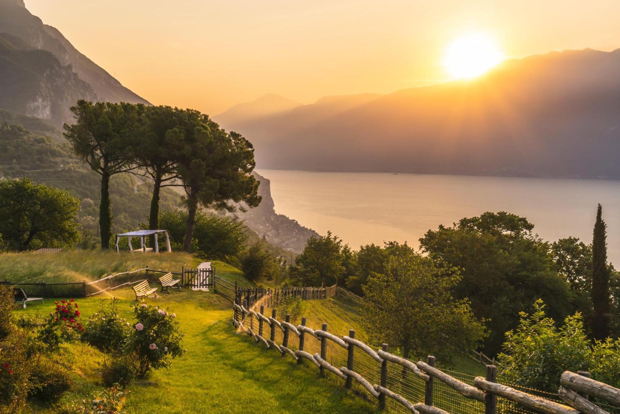 Boutique Hotel Villa Sostaga Gargnano Exterior photo